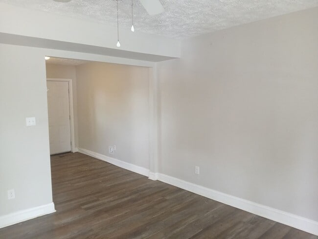 Photo - 2 Bedroom 1 Bathroom Duplex Available NOW!