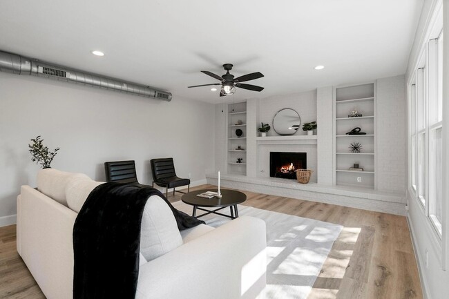 Photo - 2401 Lehigh Dr