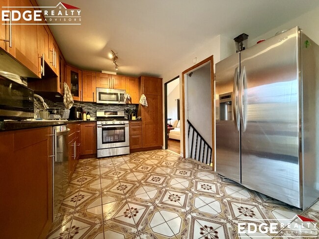 Building Photo - 191 Kenrick St