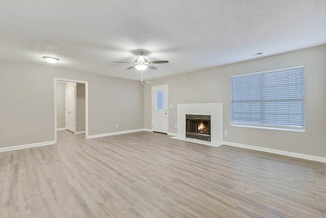 Photo - 626 Waynes Ct SE