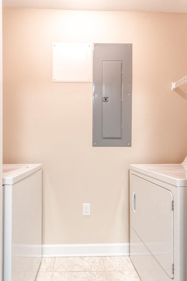 Photo - Beautiful Two Bedroom Apartment in Fort Walton Beach!