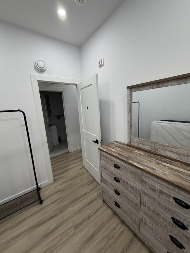 Photo - 316 Somerset St. E