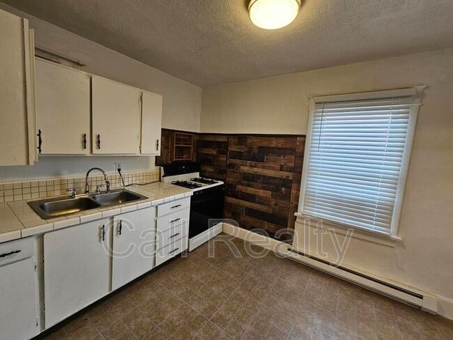 Photo - 1423 W Maxwell Ave Unit 2