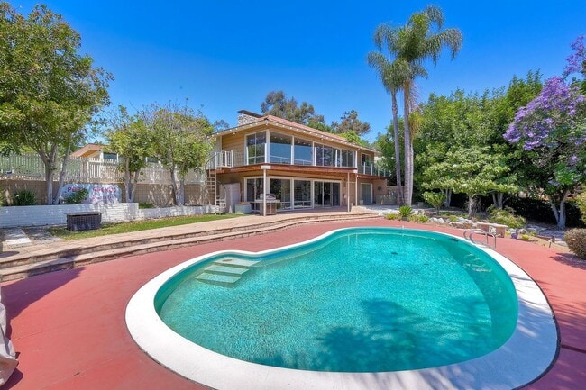 Open Living with a Private Pool Oasis - Open Living with a Private Pool Oasis House