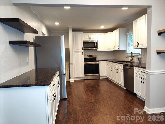 Photo - 5812 Donegal Dr
