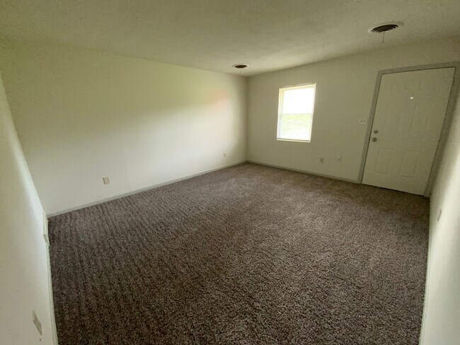 Photo - 1630 W Amos Dr Unit Apt A