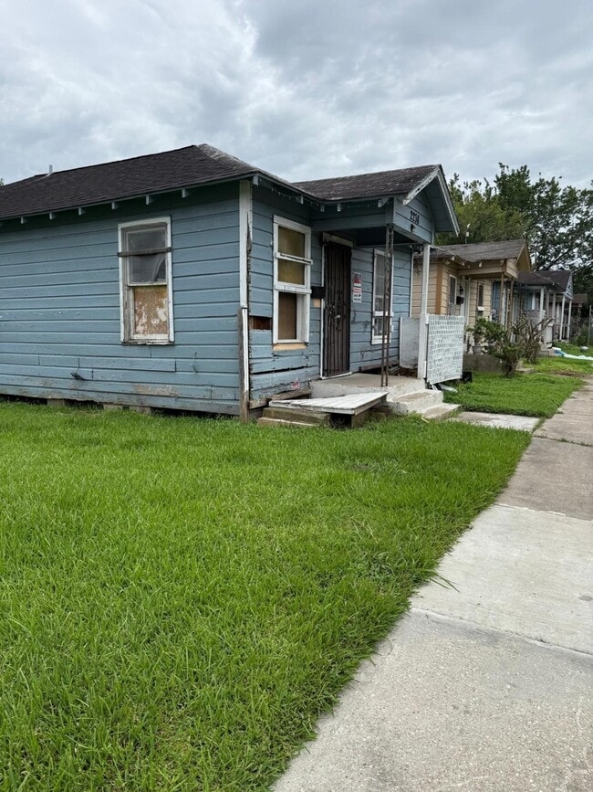 Photo - 2238 Hutton St