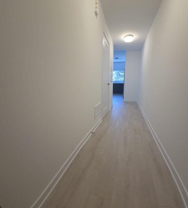 Photo - 42 Lowes Rd W