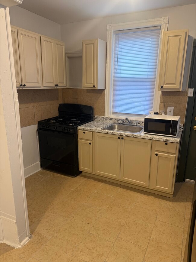 Photo - 3550 N Marshall St