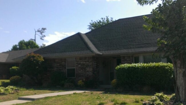 Photo - 3 car garage, corner lot, huge living with fireplace and covered patio in Moore School district