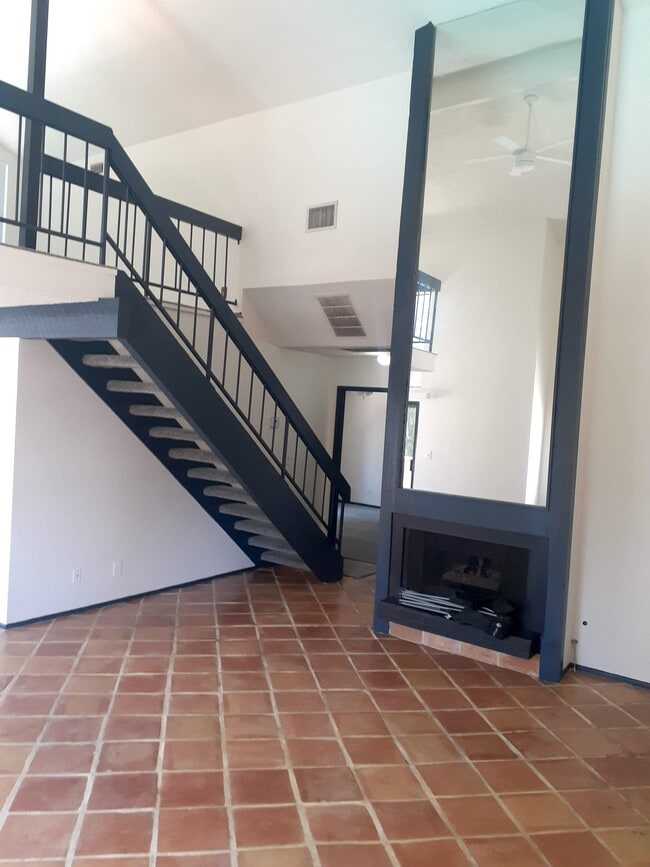 Building Photo - 18433 Hatteras St Unit 306 Rental