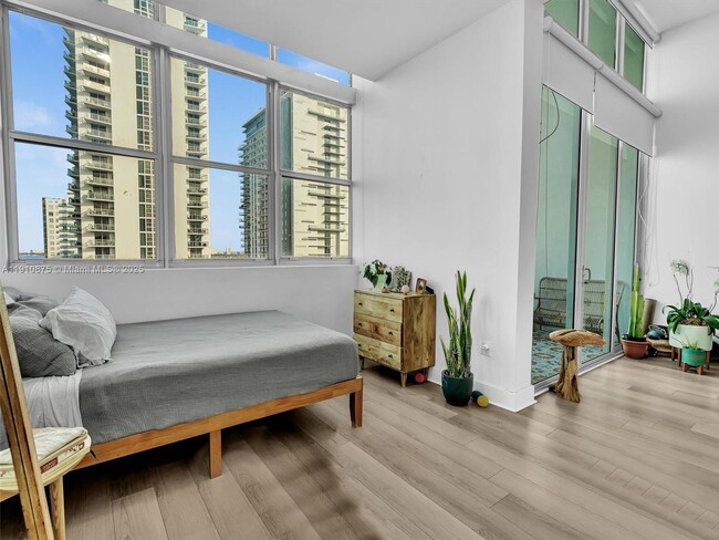 Photo - 2200 NE 4th Ave Unidad PH05