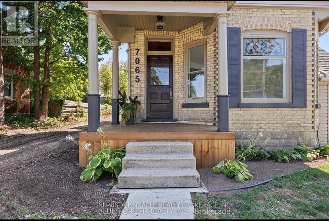 Photo - 7065 Longwoods Rd