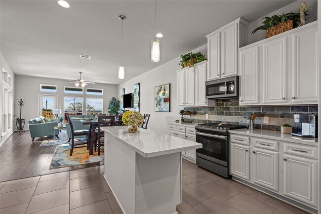 Photo - 715 Bayshore Dr