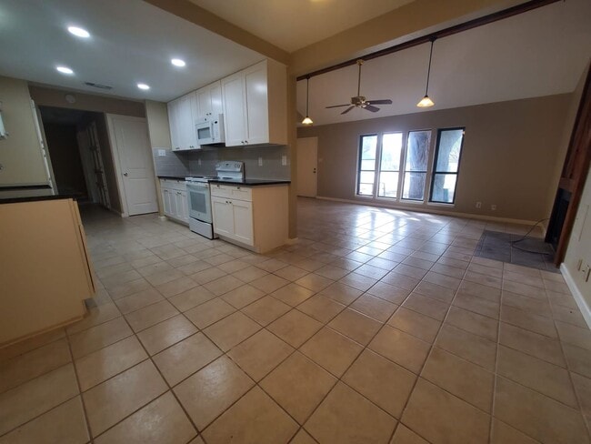 Photo - 3051 Heidi St