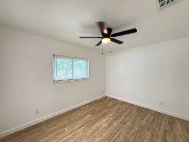 Photo - 5542 Snow Fox Dr