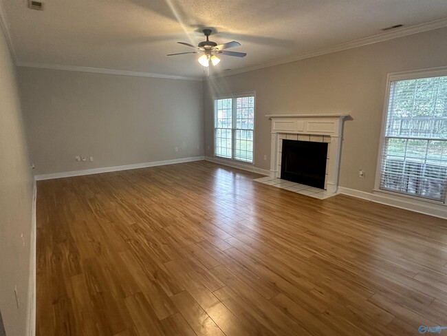 Photo - 129 Cannes Dr SE