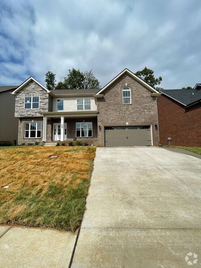 Building Photo - 6 bedroom/3 Baths + Bonus room!  Backs up ... Rental