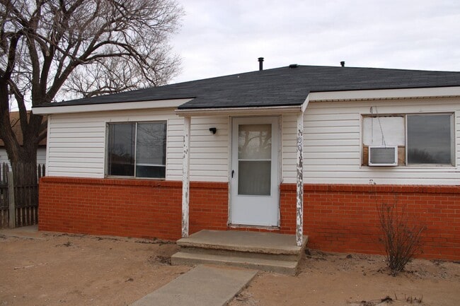 Building Photo - Located in Canyon 2/1 Owner pays water Rental