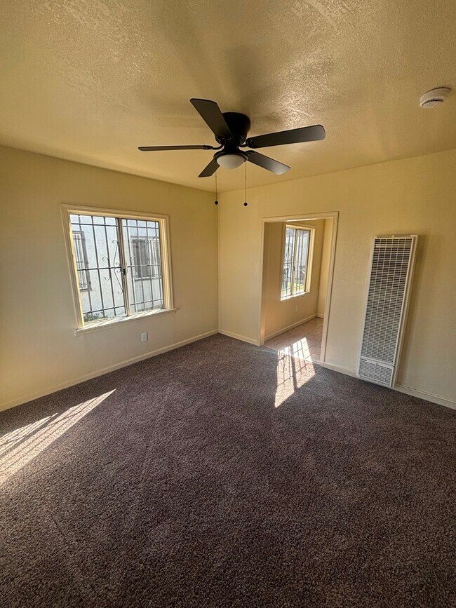 Photo - 1024 1/2 W 65th St