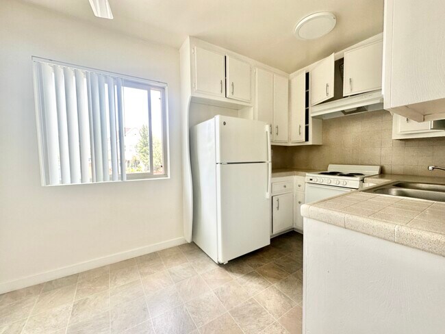 Photo - 430 S Gramercy Pl Los Angeles, CA 90020 Unit 201