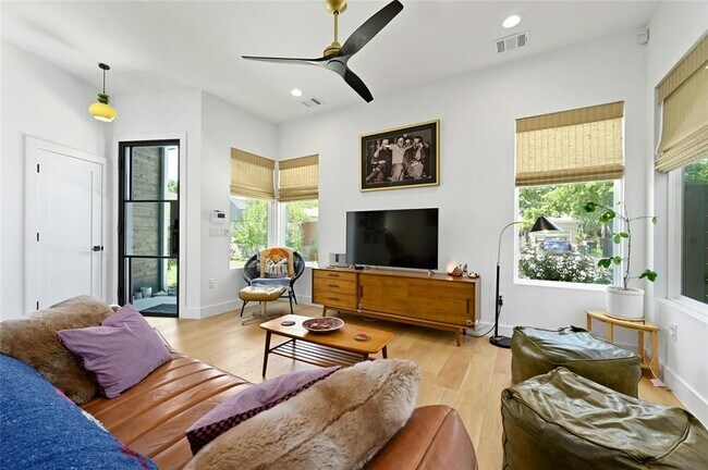 Photo - 1187 Oak Grove Ave