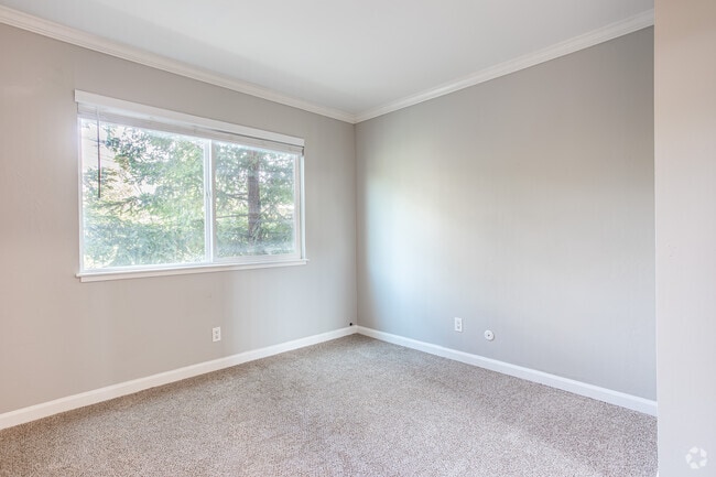 3BR, 1.5BA - Redwood