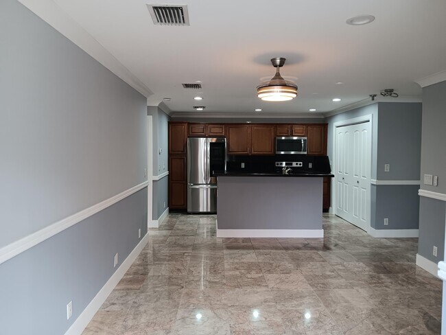 3440 Pinewalk Dr N Unit 515
