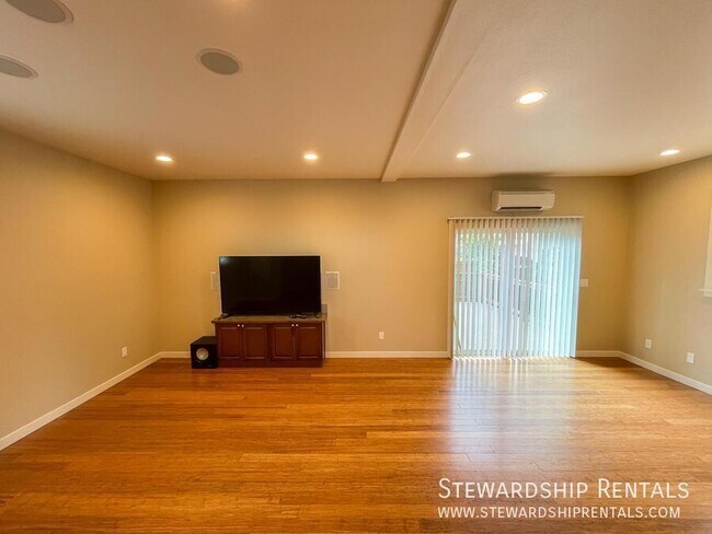 Photo - 1752 Mill St