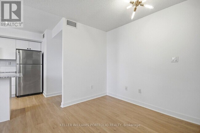 Photo - 816 Lansdowne Ave Unit 119