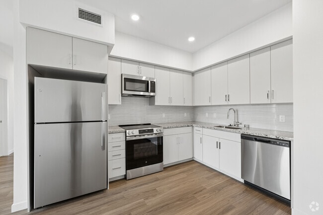 2BR, 2BA - 889SF - Kitchen