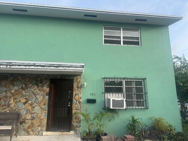 Photo - 882 NW 2nd St