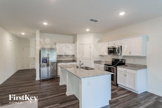 Photo - 135 Knightsbridge Ln