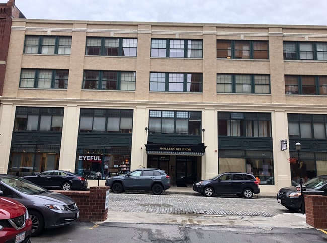 Building Photo - DOWNTOWN CONDO FOR LEASE Unit 33 Middle Street
