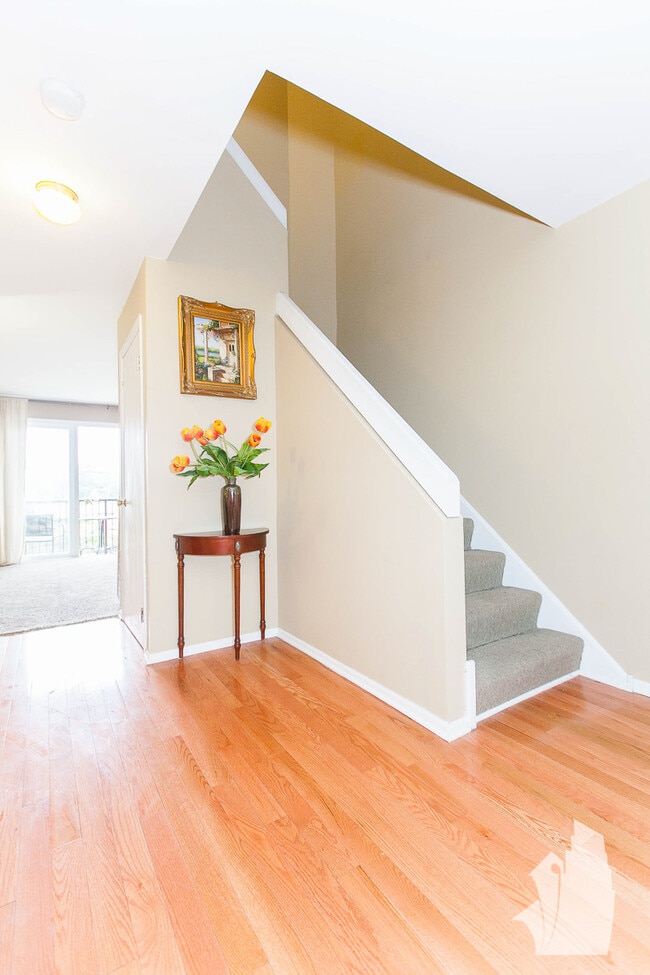 Photo - 1330 N La Salle Dr