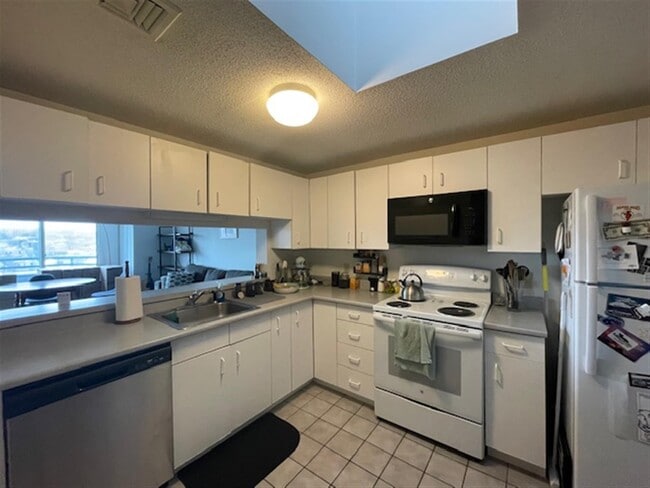 Building Photo - 155 Beacon St Unit 2