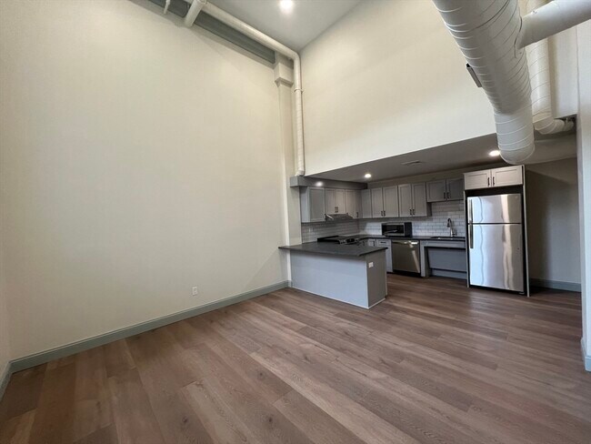 Photo - 160 Seabury St Unit 18