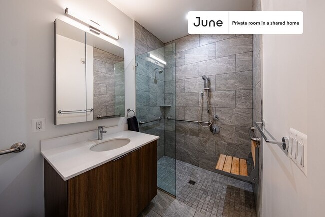 Room in Shared 4 bed/2 bath home in Dupont Circle