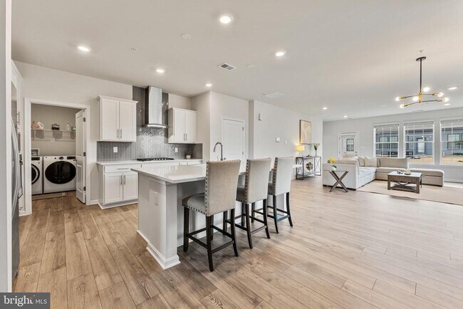 Photo - 493 Ensemble Wy