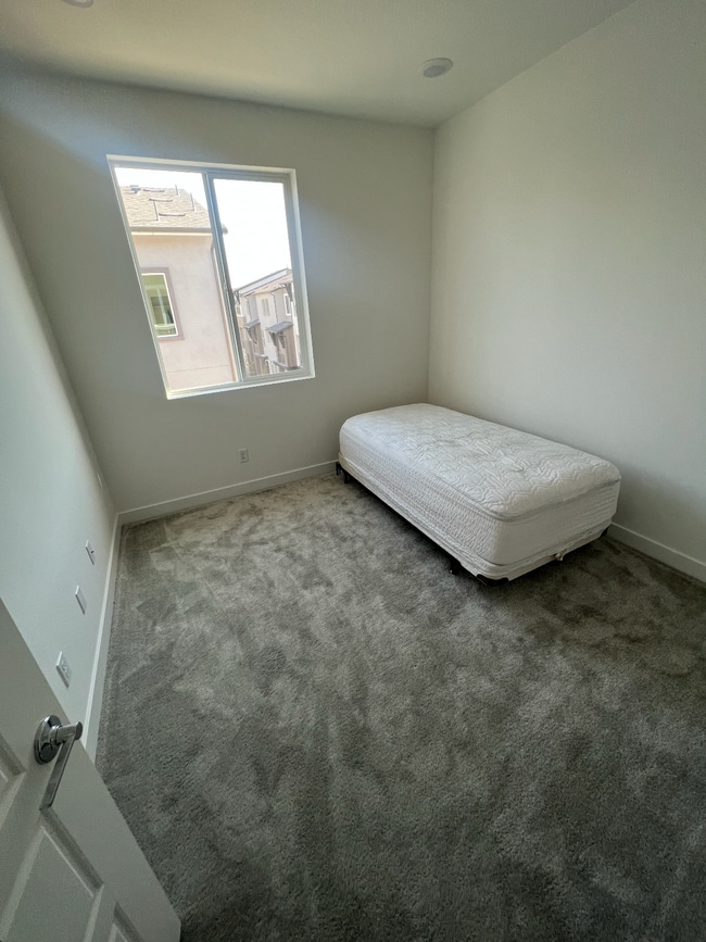 1033 Sage Ln Unidad Room #1
