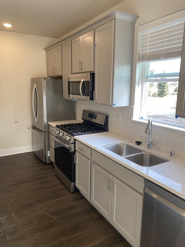 Photo - W218N16046 Tiger Lily Dr