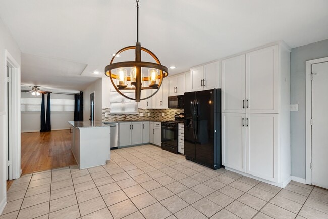 Photo - 5110 Hialeah Dr