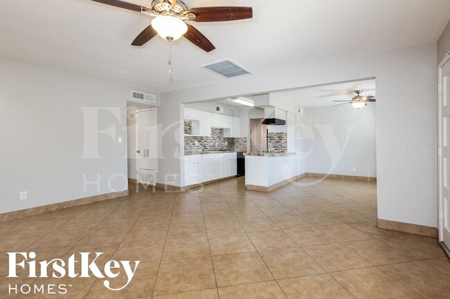 Photo - 2324 E Paradise Dr