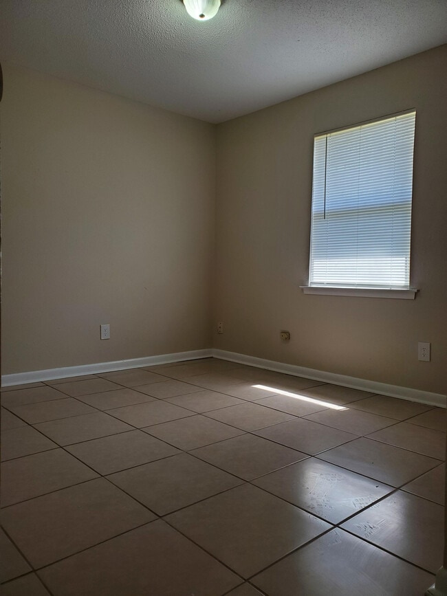 Photo - 1805 Courtney Dr