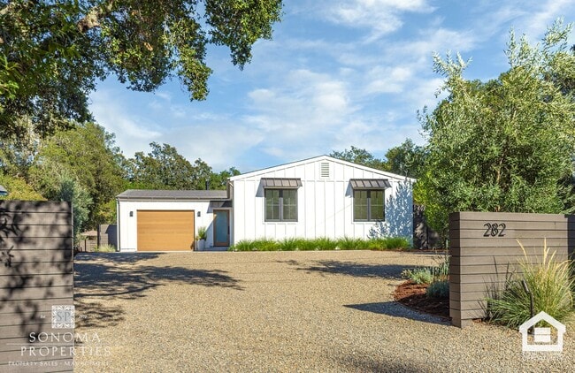 Photo - 3 Bedroom Exquisitely Furnished Home