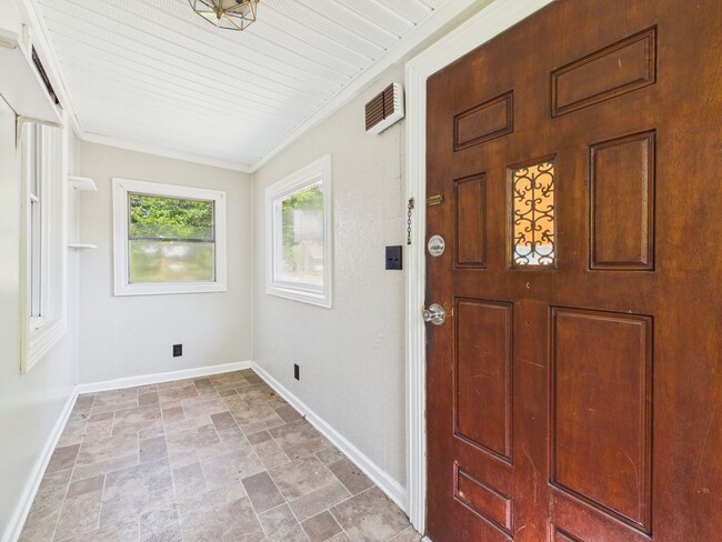 Photo - 1002 Haskell St