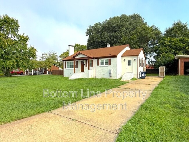Photo - 114 W College St