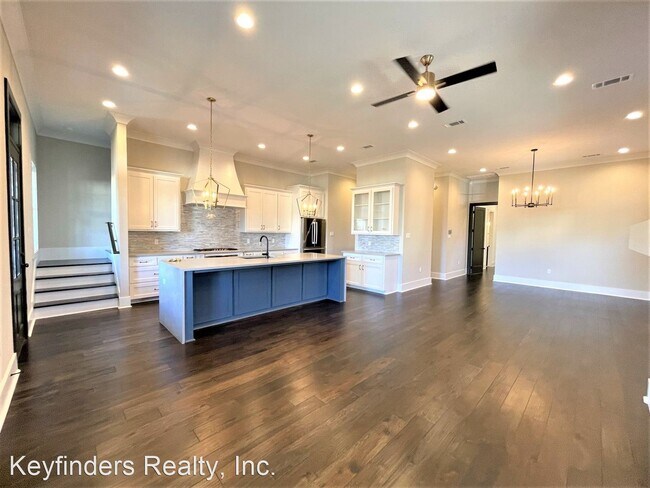 Photo - 4 br, 3 bath House - 2053 Rue Cremieux