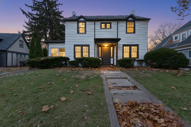 Photo - 1937 Foster Ave