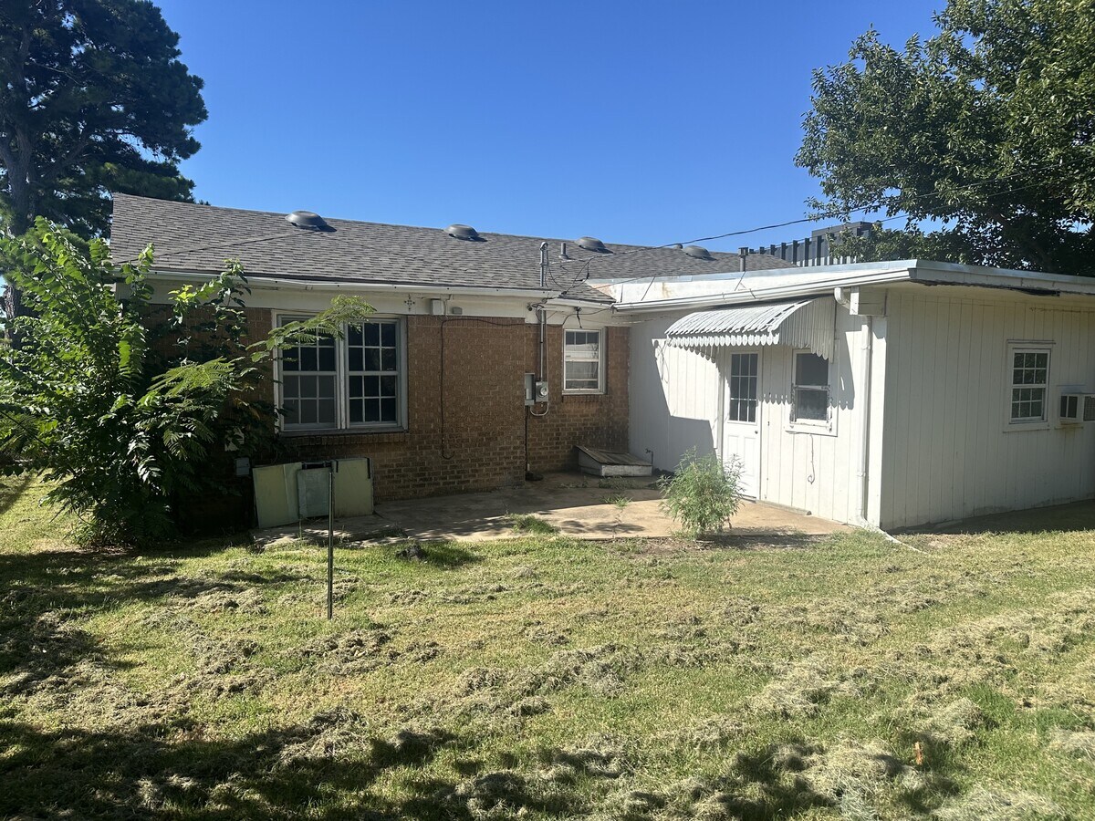 Photo - 745 SW 52nd St